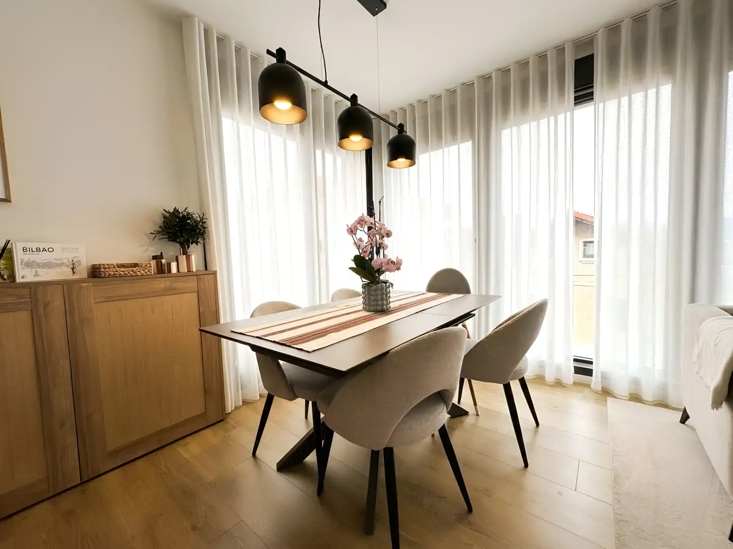 Comedor de Dúplex en venta en Getxo  con Aire acondicionado, Calefacción y Jardín privado