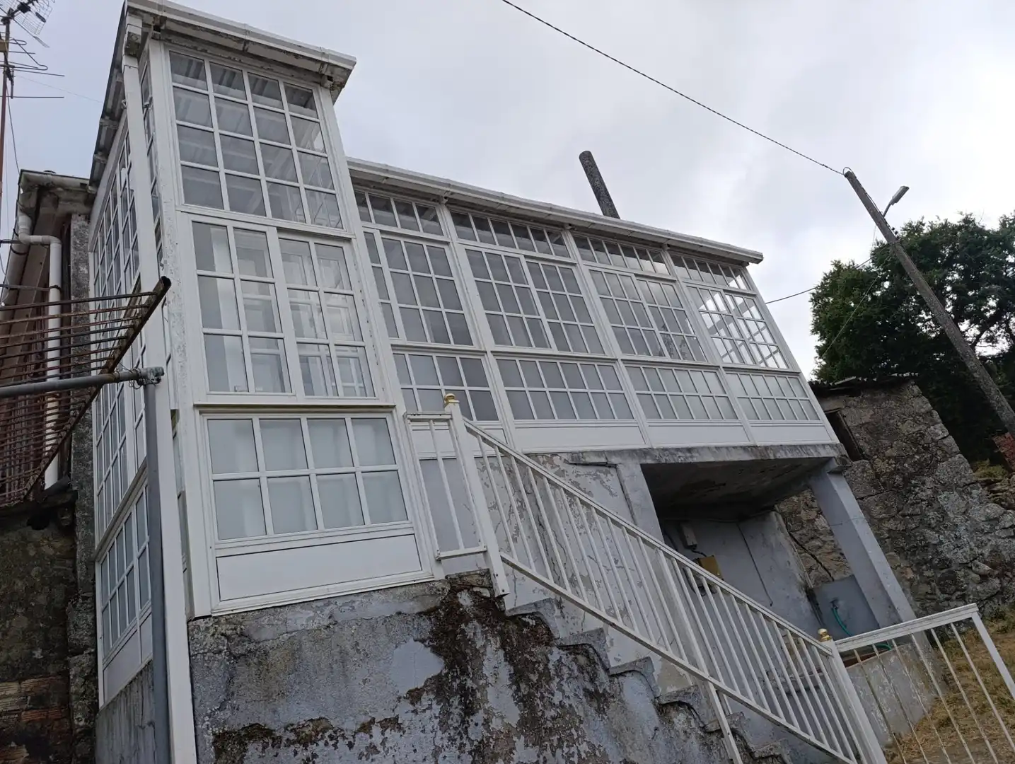 Vista exterior de Finca rústica en venda en O Saviñao  amb Jardí privat i Traster