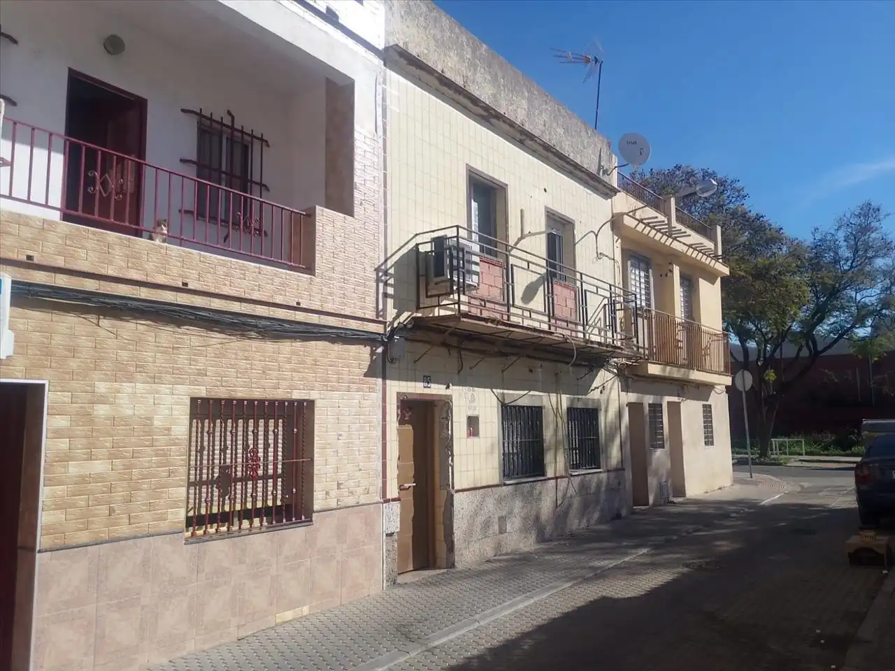 Vista exterior de Casa adosada en venta en  Sevilla Capital