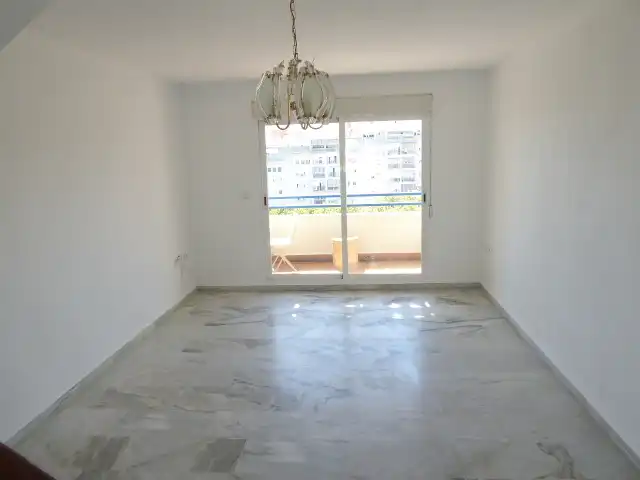 Menjador de Àtic de lloguer en Marbella amb Terrassa, Forn i Rentadora