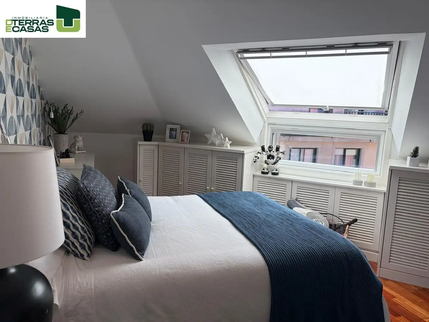 Habitación de Ático en venta en Pontevedra Capital  con Calefacción, Terraza y Trastero