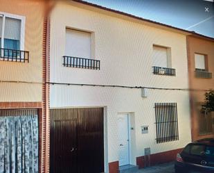 Exterior view of Single-family semi-detached for sale in Villafranca de los Caballeros