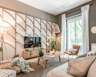 Sala d'estar de Apartament de lloguer en  Madrid Capital amb Aire condicionat, Calefacció i Moblat