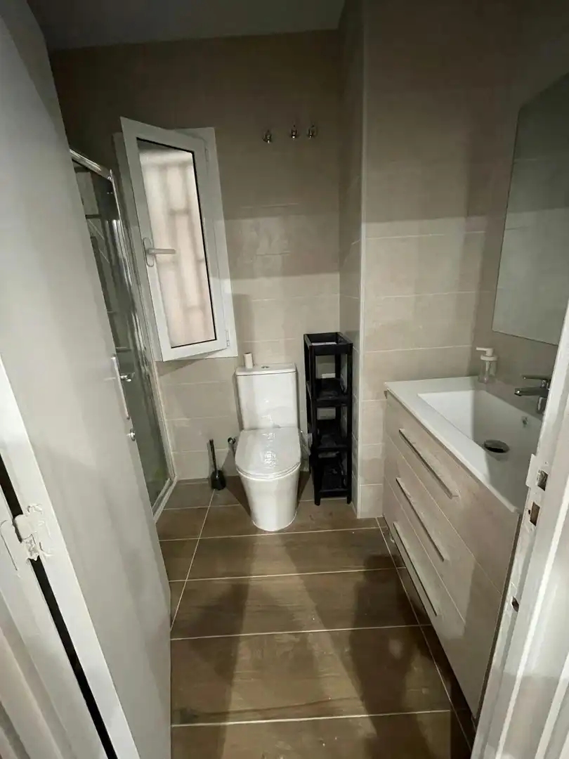 Bathroom of Flat for share in Badalona  with Heating and Washing machine