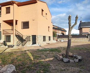 Vista exterior de Casa adosada de lloguer en Valdemorillo amb Terrassa i Balcó