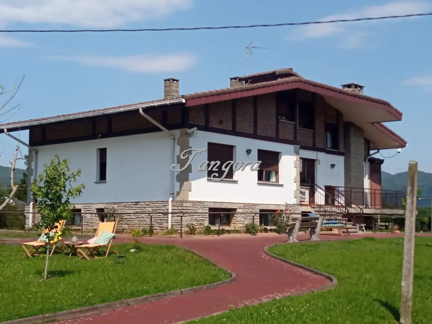 Vista exterior de Casa o xalet en venda en Busturia amb Calefacció, Jardí privat i Parquet