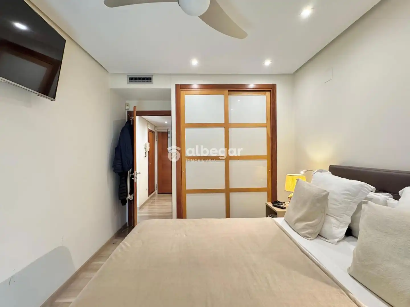Schlafzimmer von Wohnung zur Miete in Valencia mit Klimaanlage, Schwimmbad und Möbliert
