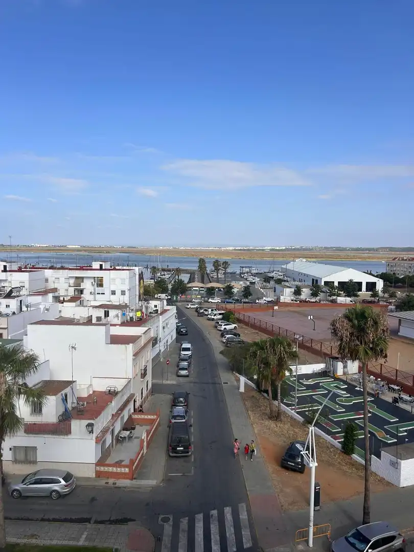 Vista exterior de Pis en venda en Isla Cristina amb Jardí privat, Terrassa i Traster
