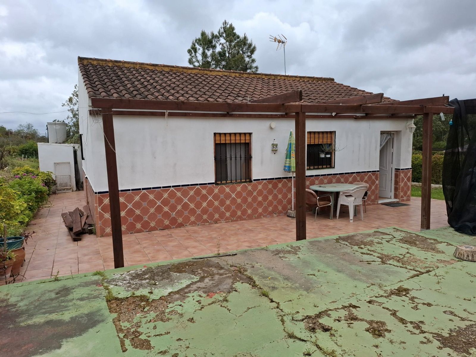 Vista exterior de Casa o xalet en venda en Guillena amb Aire condicionat i Traster