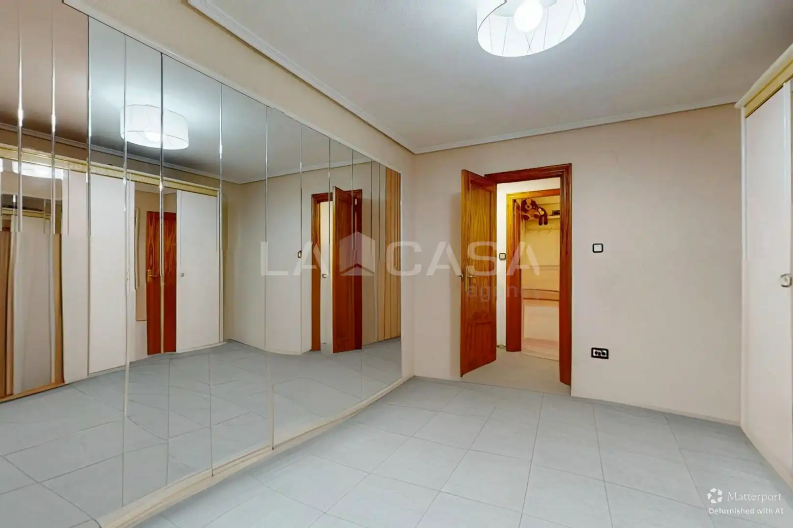 Flat for sale in Valencia  with Air Conditioner
