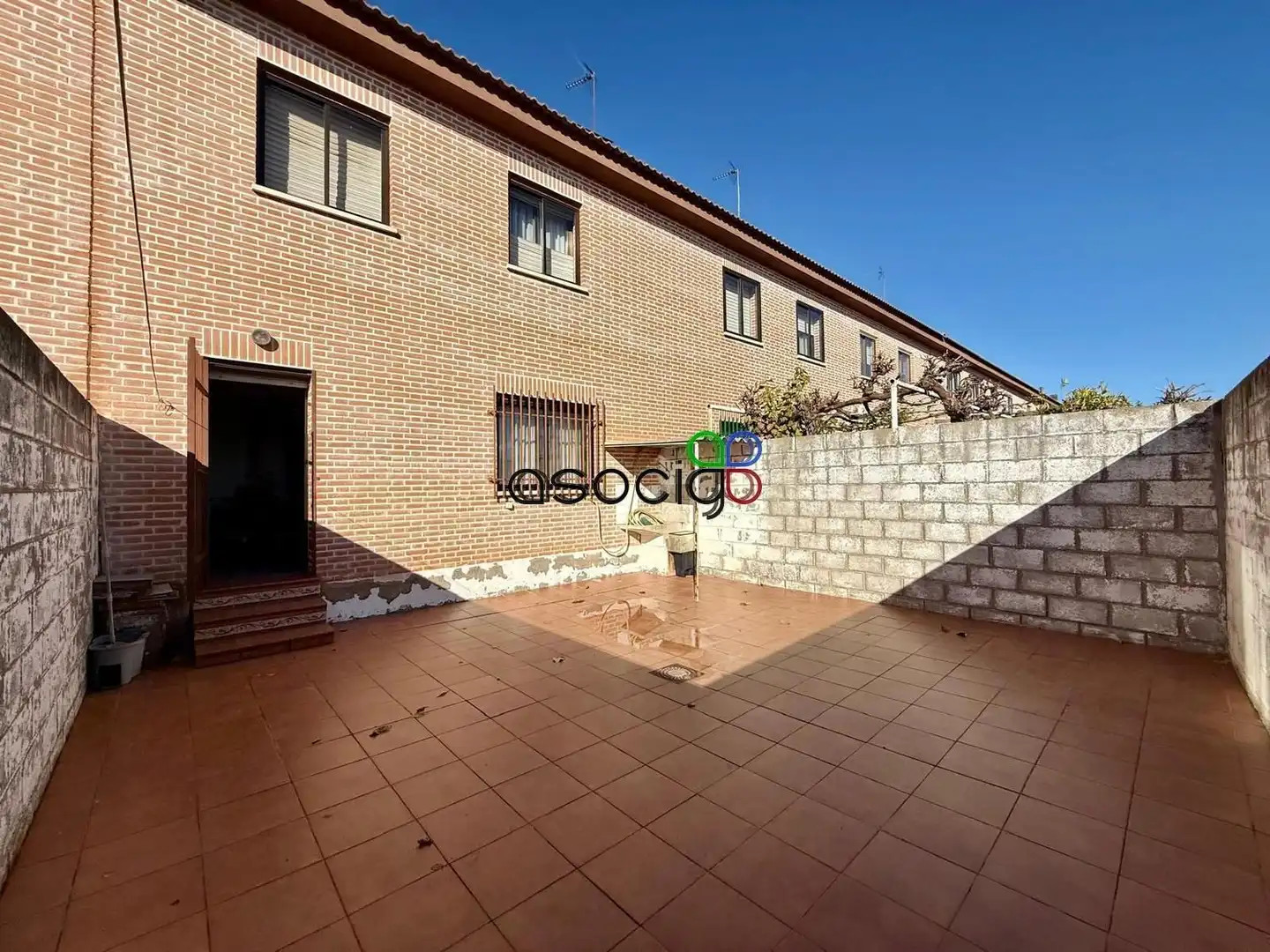 Adossat amb jardí en venda a SIMÓN BOLÍVAR, imagen 4