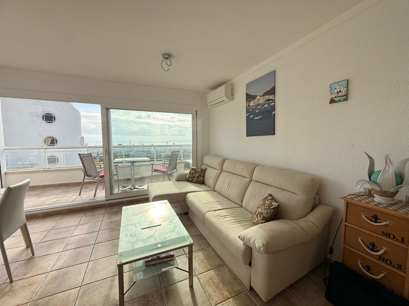 Sala d'estar de Àtic en venda en Empuriabrava amb Aire condicionat, Calefacció i Jardí privat