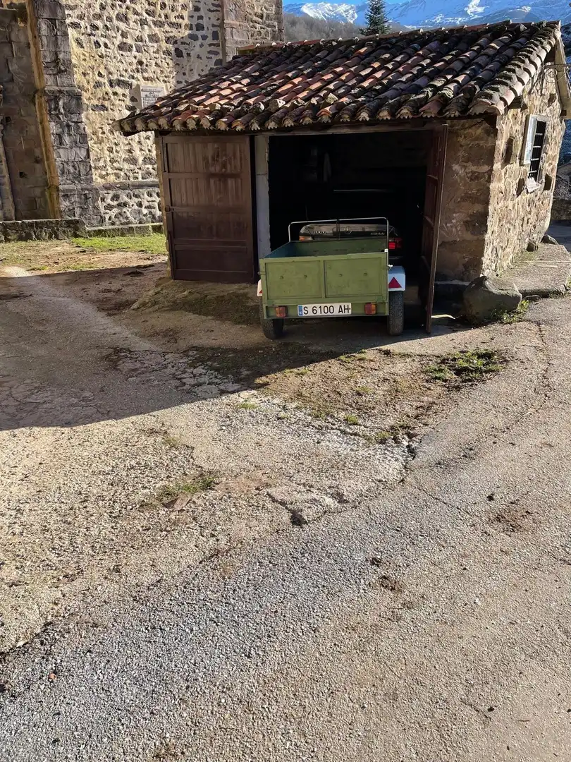 Aparcament de Casa o xalet en venda en Polaciones amb Jardí privat, Traster i Balcó