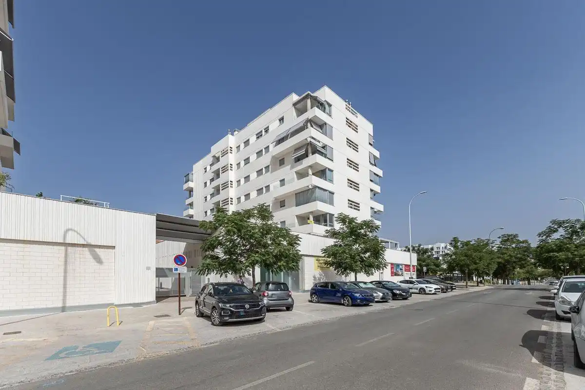 Vista exterior de Piso de alquiler en Granada con Terraza, Amueblado y Piscina comunitaria