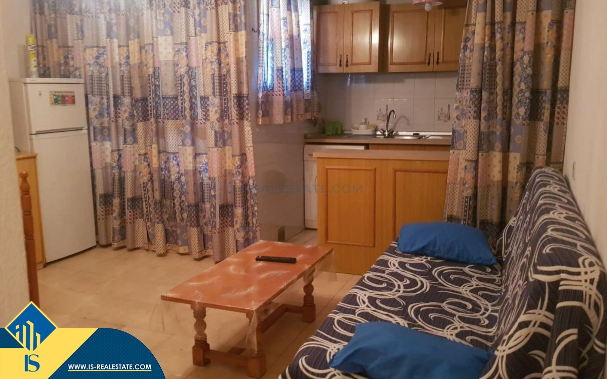 Habitación de Apartamento en venta en Torrevieja con Calefacción, Amueblado y Horno