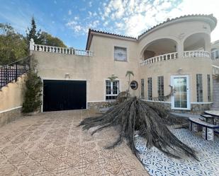 Vista exterior de Casa o xalet en venda en San Miguel de Salinas amb Jardí privat, Traster i Piscina