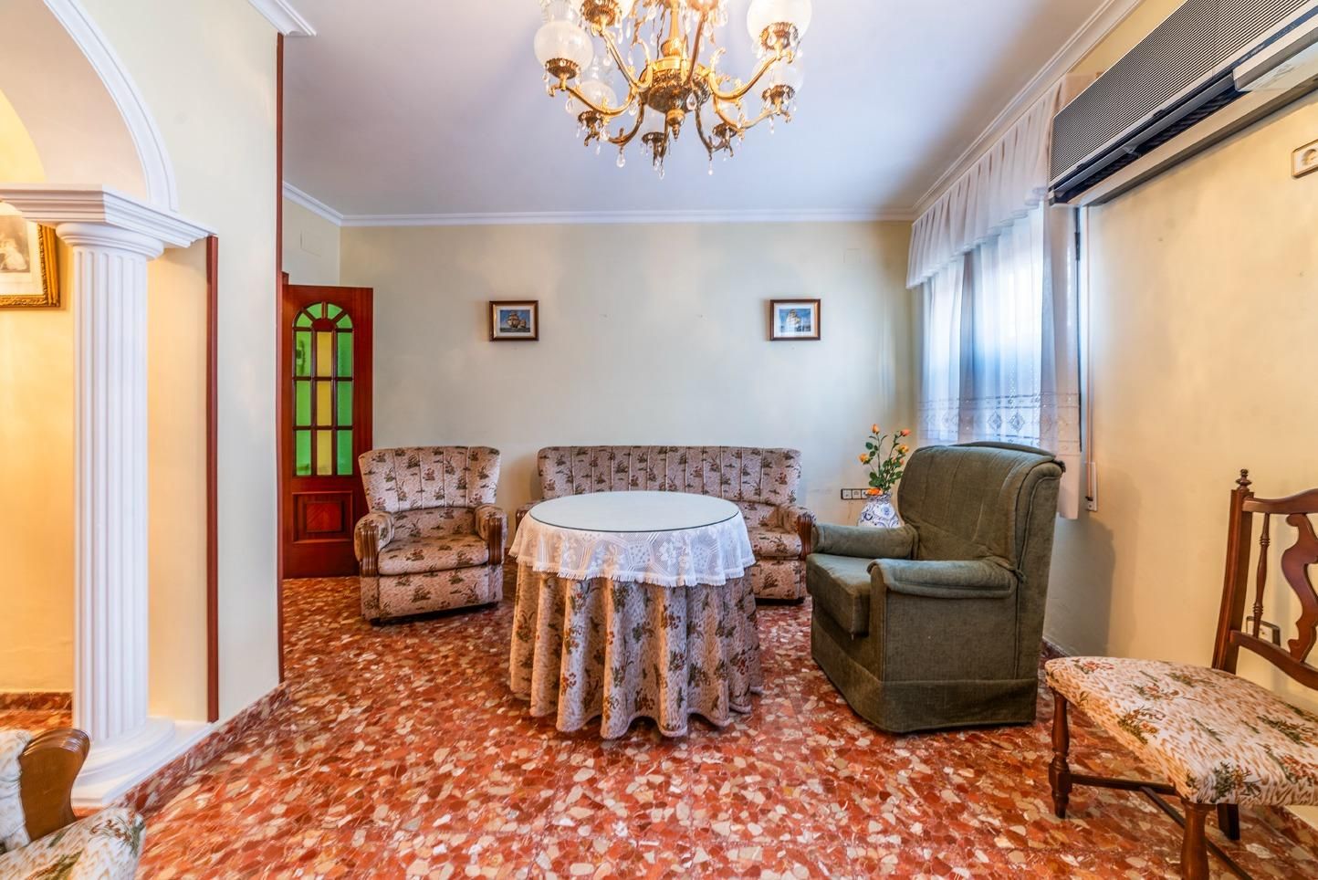 Living room of House or chalet for sale in  Sevilla Capital  with Air Conditioner and Storage room