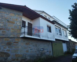 Vista exterior de Casa o xalet en venda en Toén amb Calefacció, Jardí privat i Terrassa