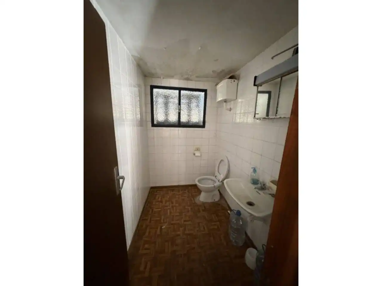 Bany de Casa o xalet en venda en Rascafría amb Jardí privat, Terrassa i Moblat