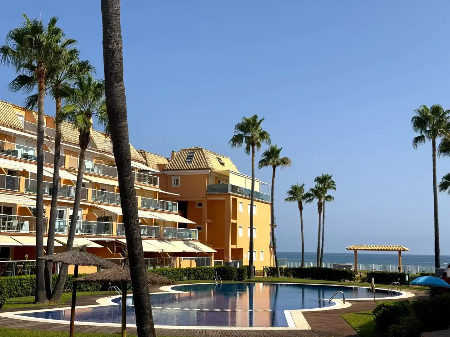 Vista exterior de Apartament en venda en Dénia amb Aire condicionat, Jardí privat i Terrassa