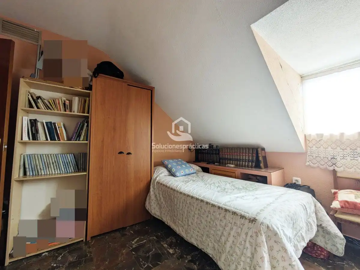 Dormitori de Casa o xalet en venda en Jaén amb Aire condicionat, Terrassa i Traster