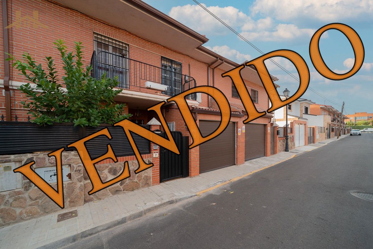 Exterior view of Single-family semi-detached for sale in Griñón  with Air Conditioner, Heating and Private garden