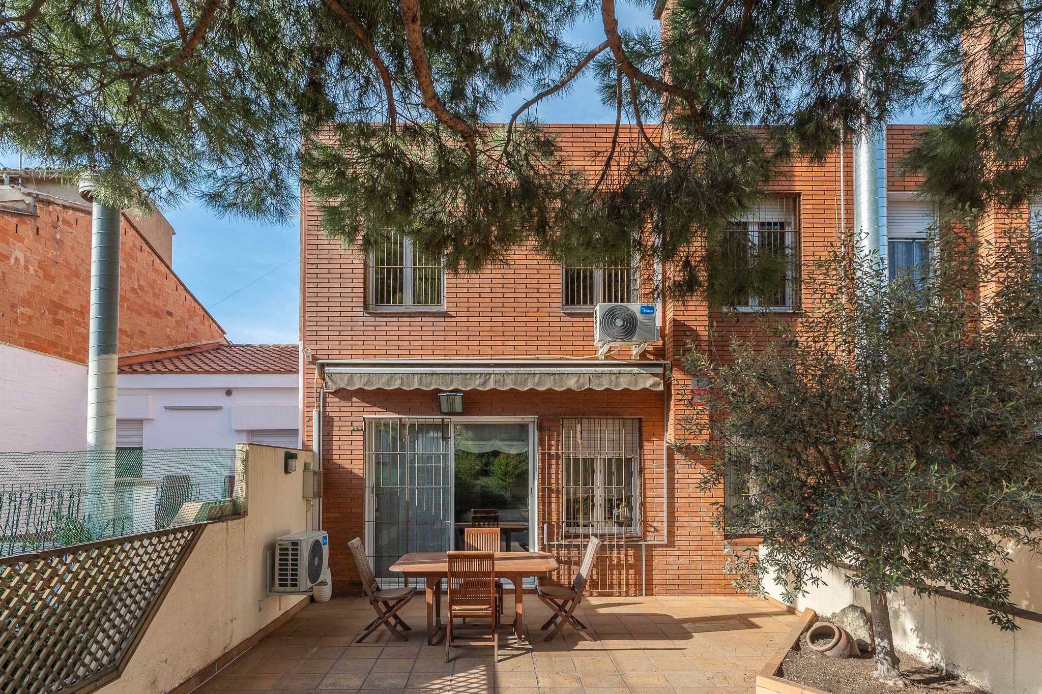 Jardí de Casa o xalet en venda en Sabadell amb Aire condicionat, Calefacció i Jardí privat