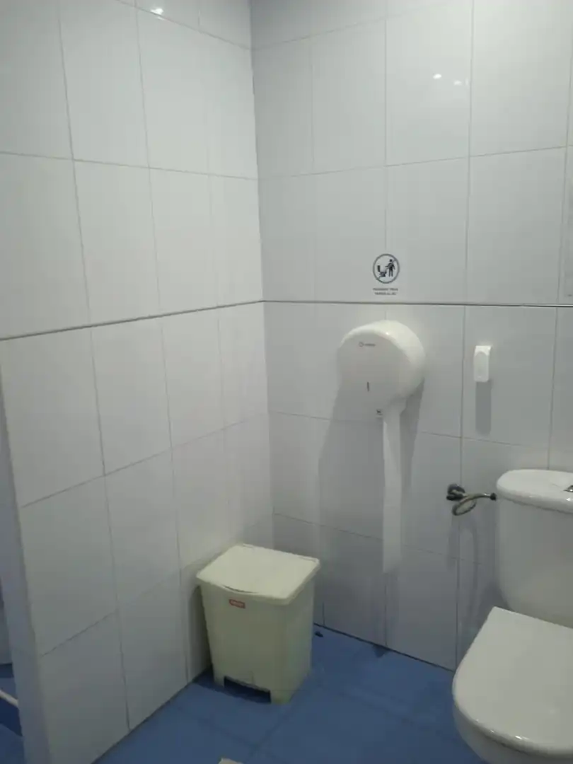 Badezimmer von Fabrikhallen zur Miete in Massalfassar