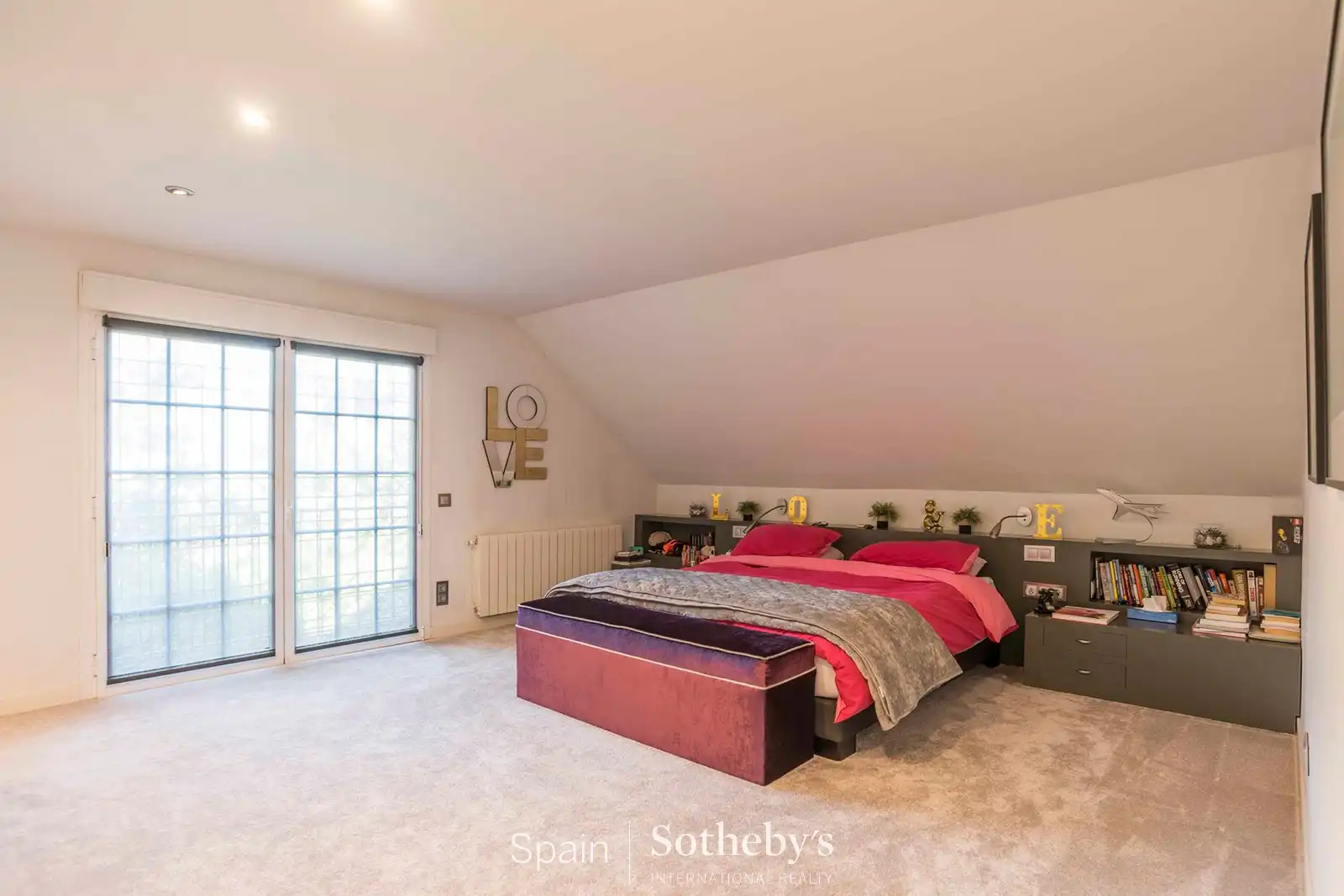 Bedroom of Houses for sale in La Moraleja  with Air Conditioner, Heating and Private garden