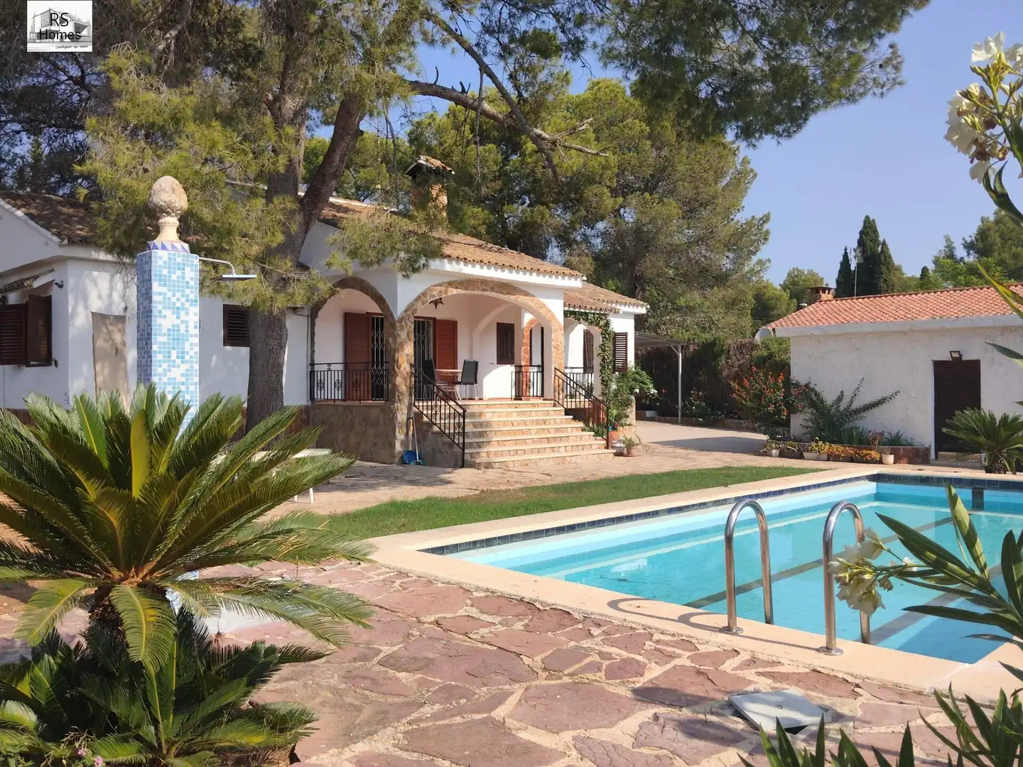 Vista exterior de Casa o chalet de alquiler en L'Eliana con Aire acondicionado, Calefacción y Jardín privado