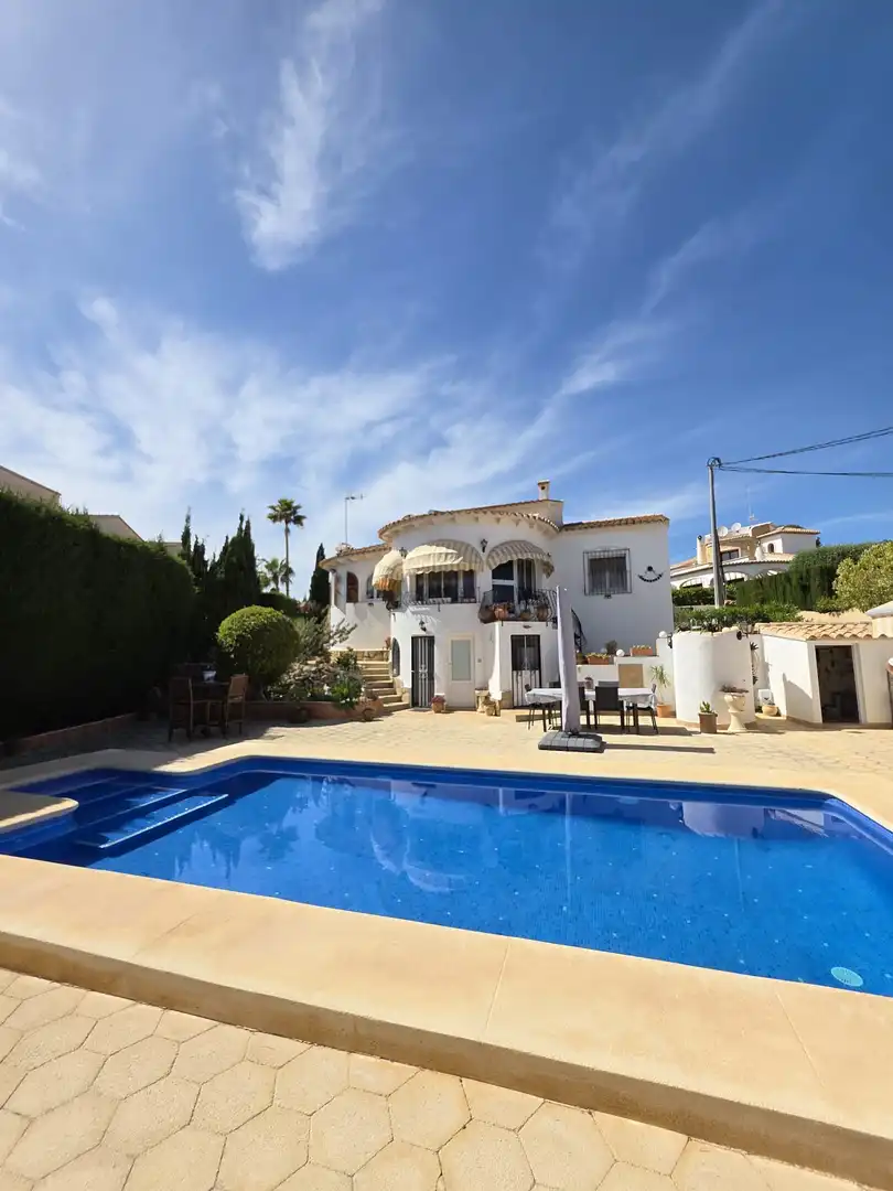 Chalet con terraza en venta en Carrió - La Merced - Los Pinos