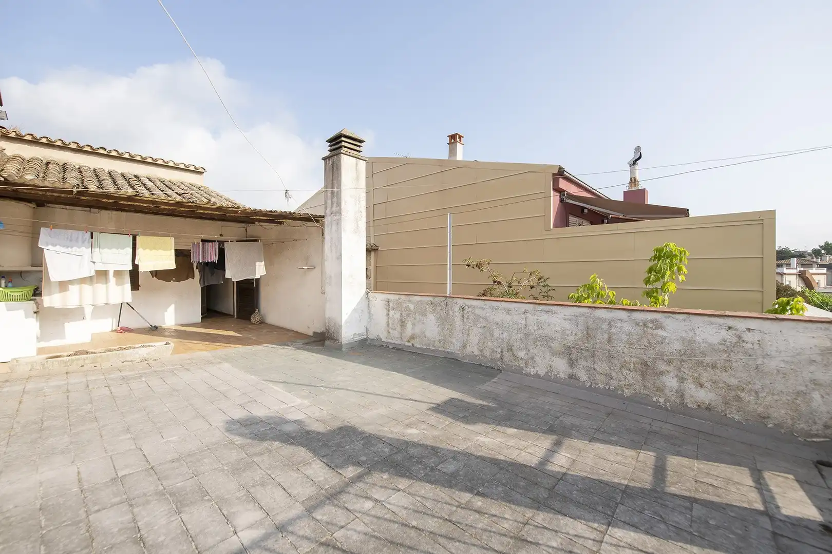 Vista exterior de Casa adosada en venda en Banyoles amb Calefacció i Terrassa