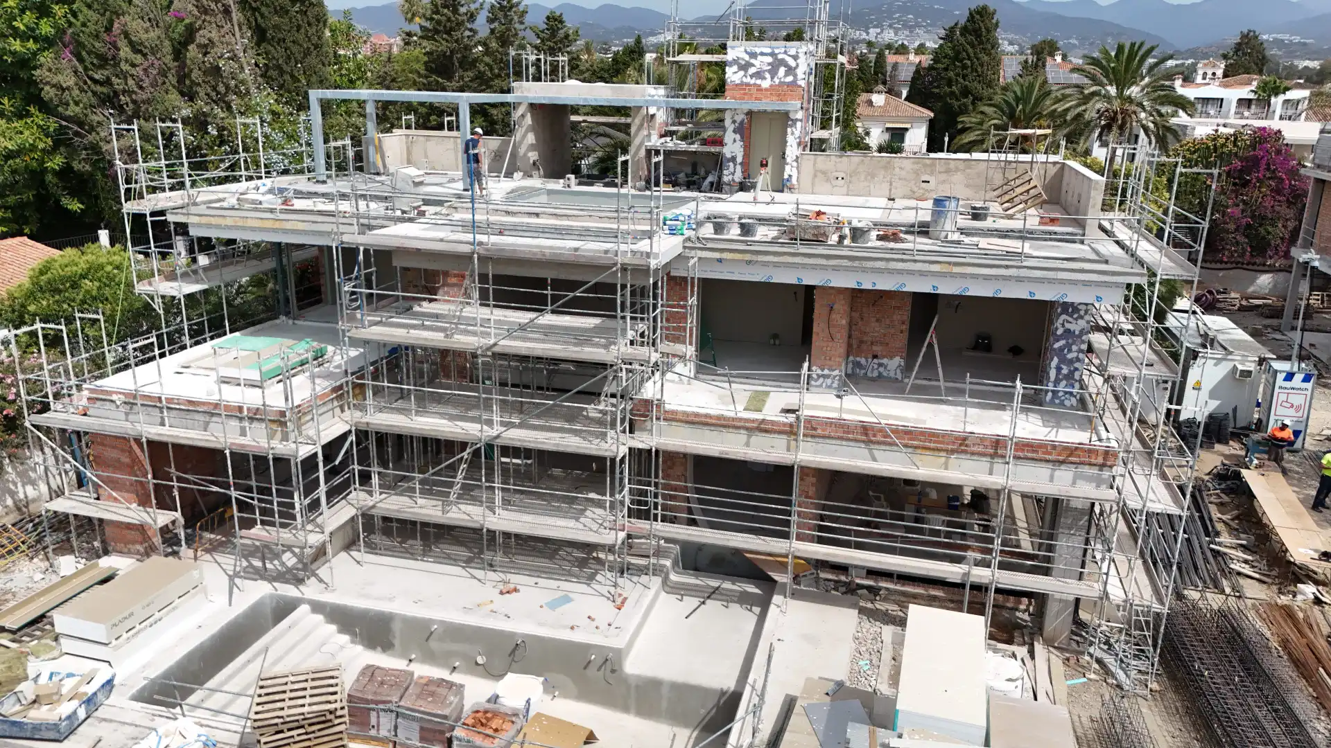 Außenansicht von Haus oder Chalet zum Verkauf in Marbella mit Klimaanlage, Heizung und Privatgarten