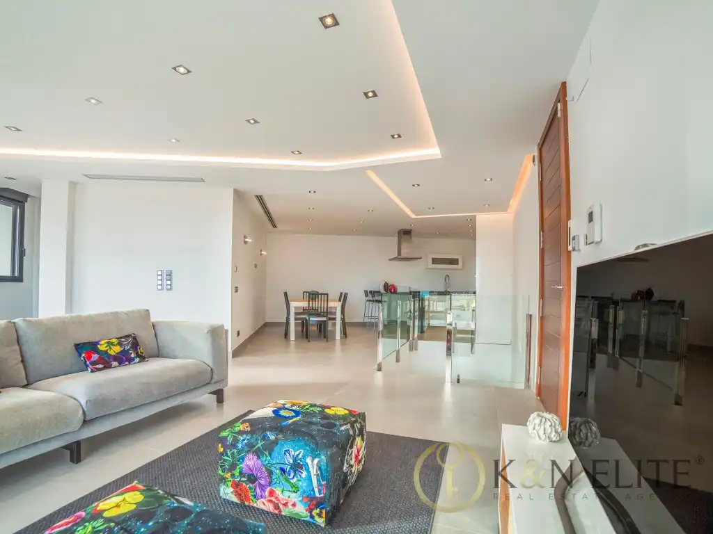 Sala de estar de Dúplex en venta en Benidorm con Aire acondicionado y Piscina