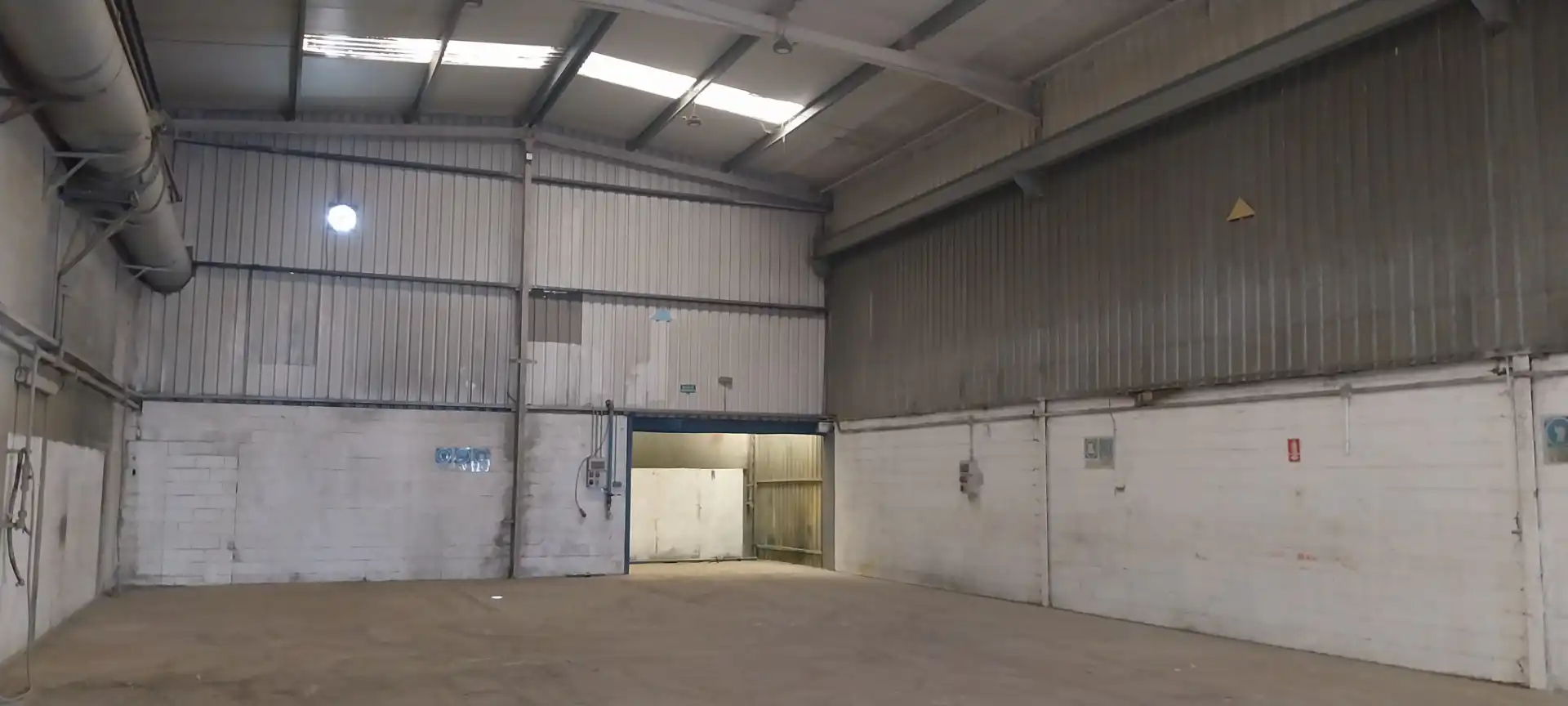 Nau industrial de lloguer en Camarma de Esteruelas amb Alarma