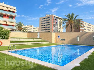 Pis amb piscina en venda a Calle Tresmall .