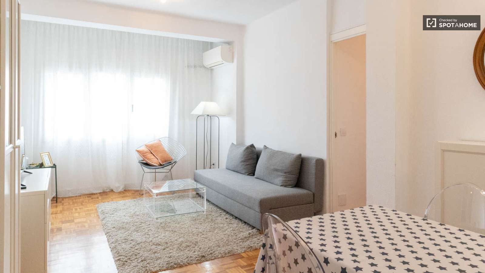 Dormitori de Apartament per a compartir en  Madrid Capital amb Aire condicionat i Terrassa