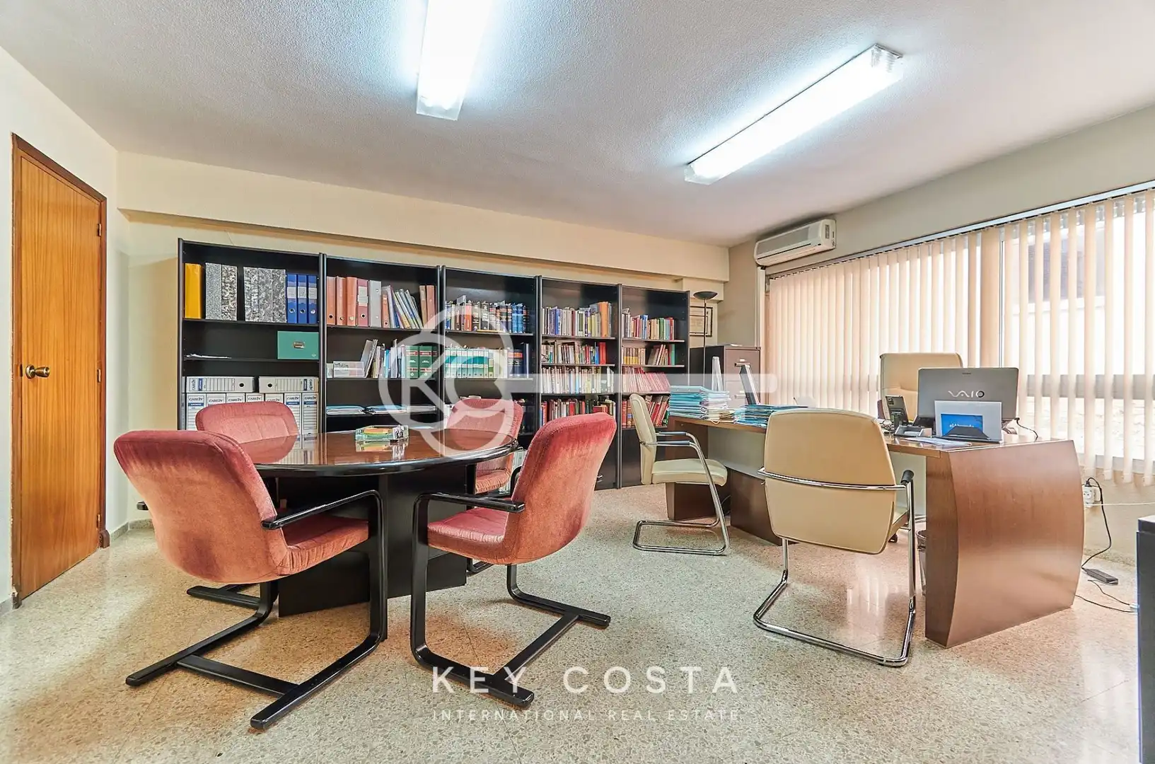 Office for sale in Barrio del Centro