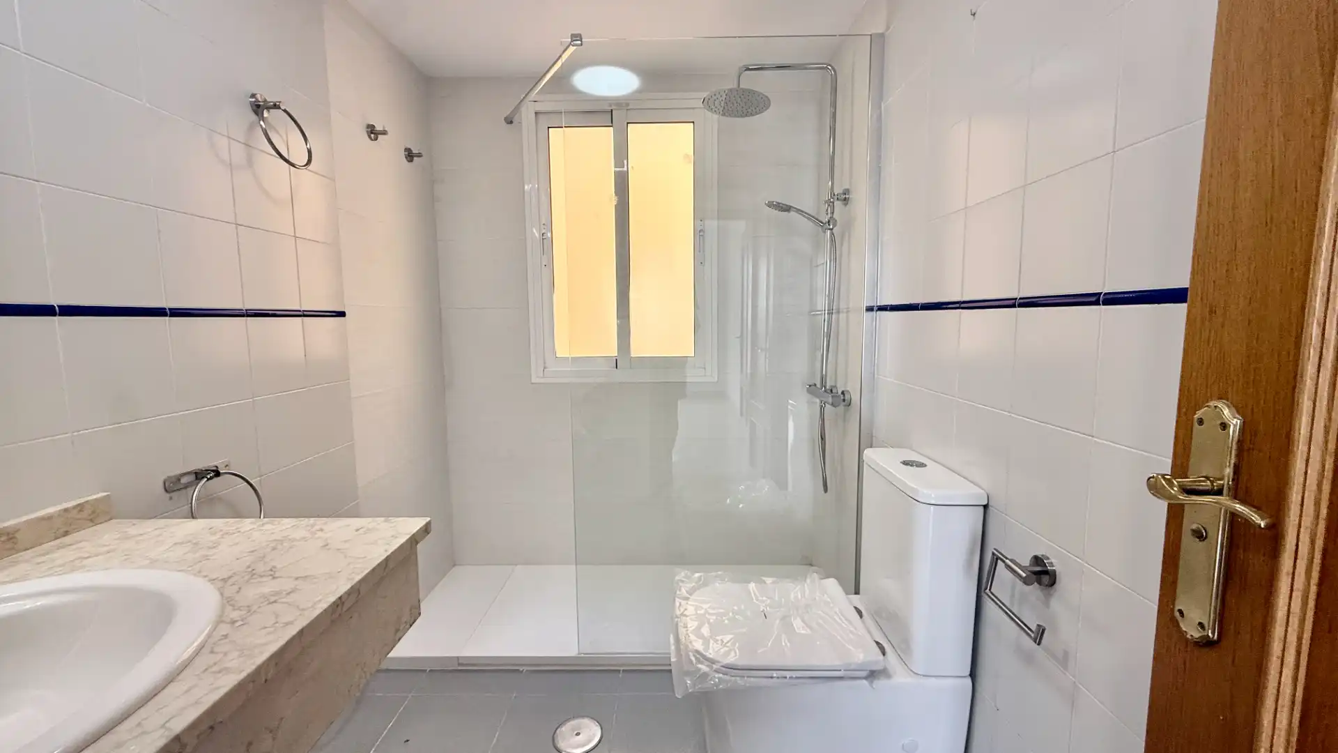 Badezimmer von Wohnung zur Miete in Cádiz