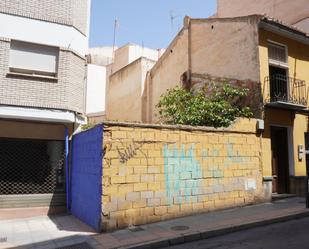 Vista exterior de Casa adosada en venda en Motril amb Jardí privat