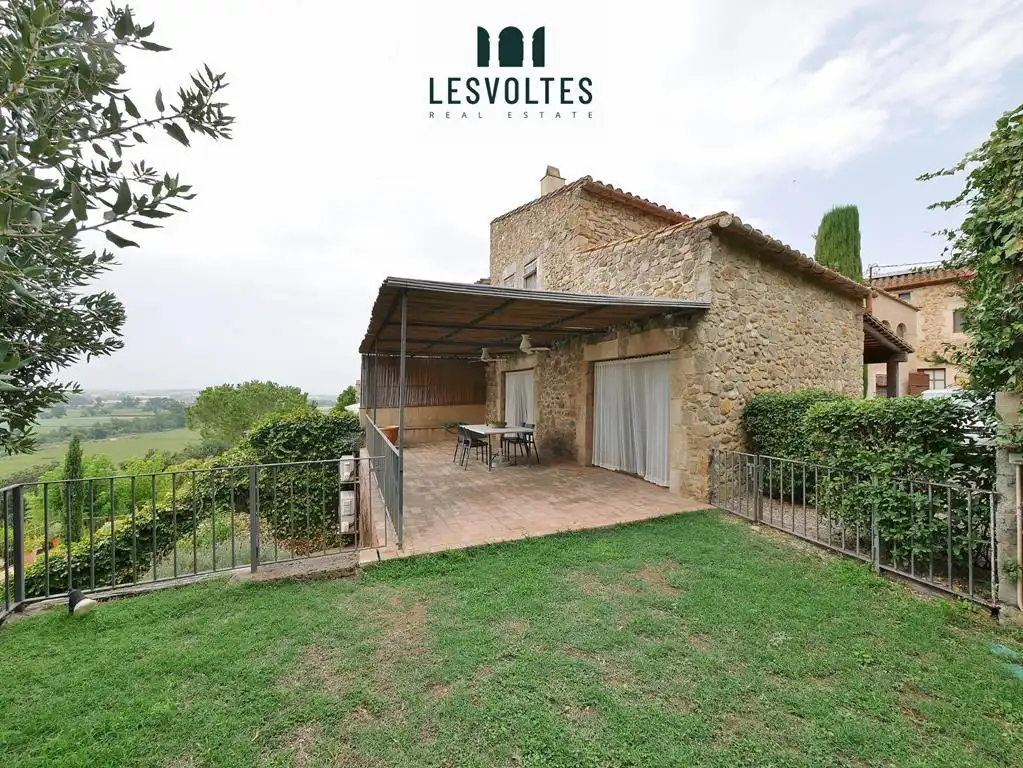 Vista exterior de Finca rústica en venda en La Bisbal d'Empordà amb Aire condicionat, Calefacció i Jardí privat