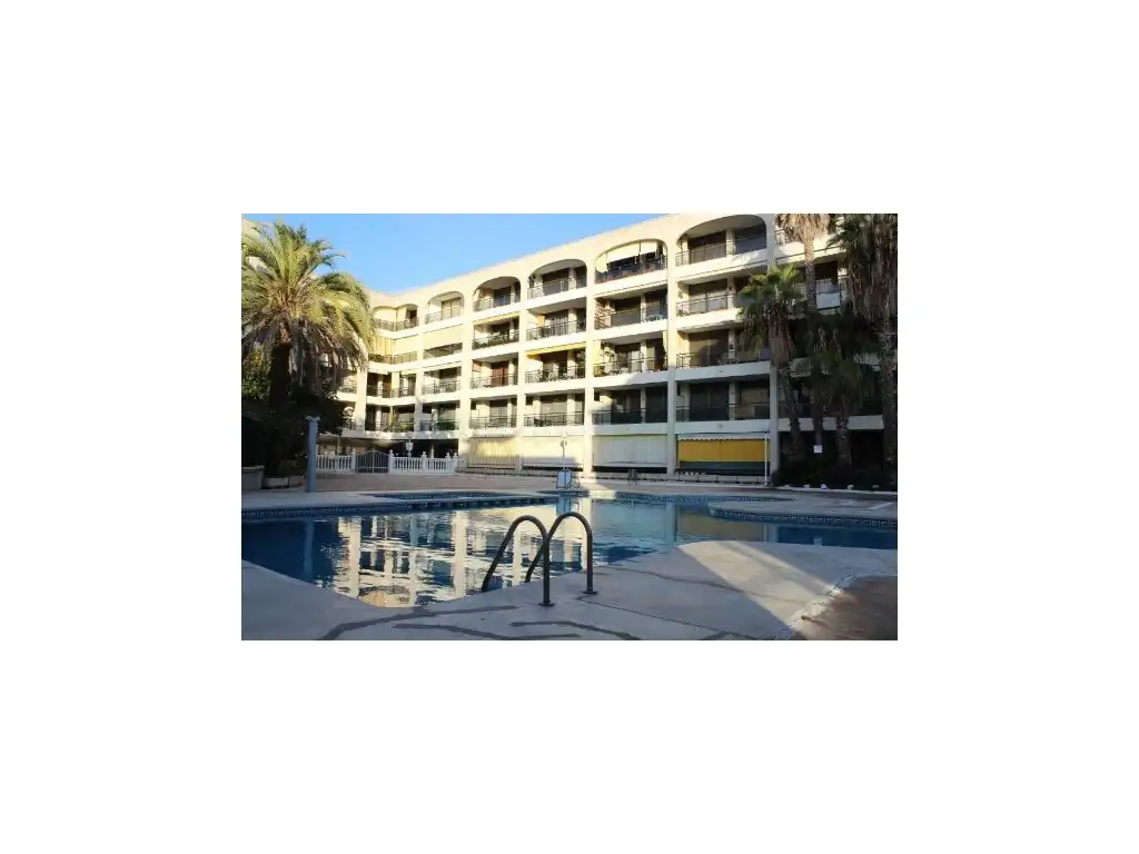 Piscina de Apartamento en venta en Calella