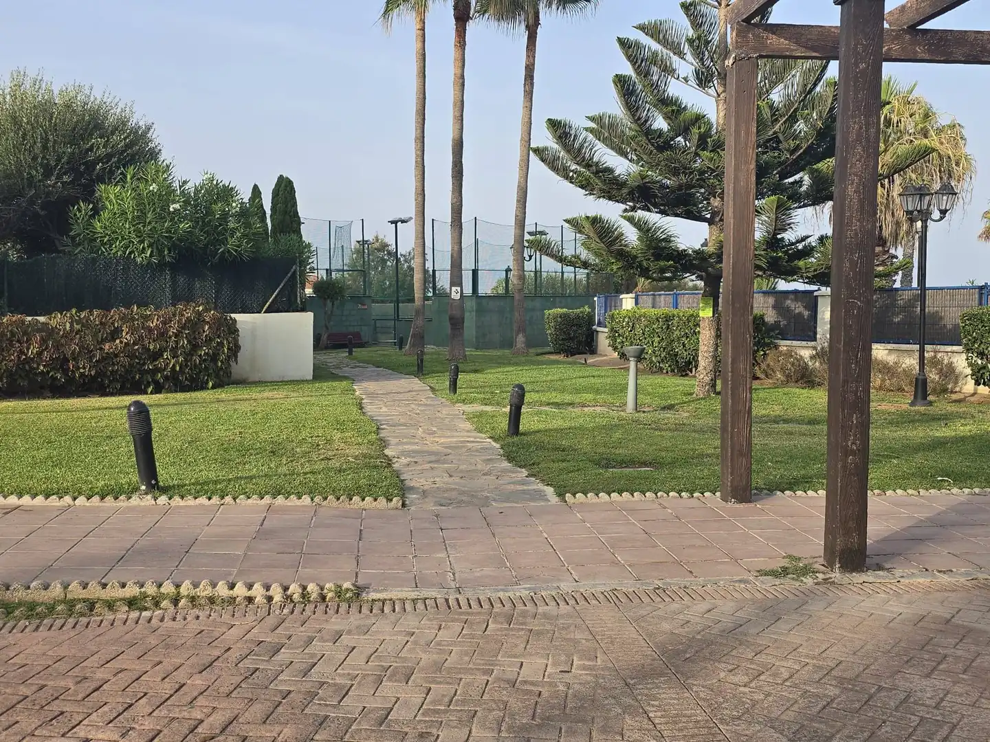 Erdgeschoss zum Verkauf in Manilva mit Klimaanlage, Terrasse und Möbliert