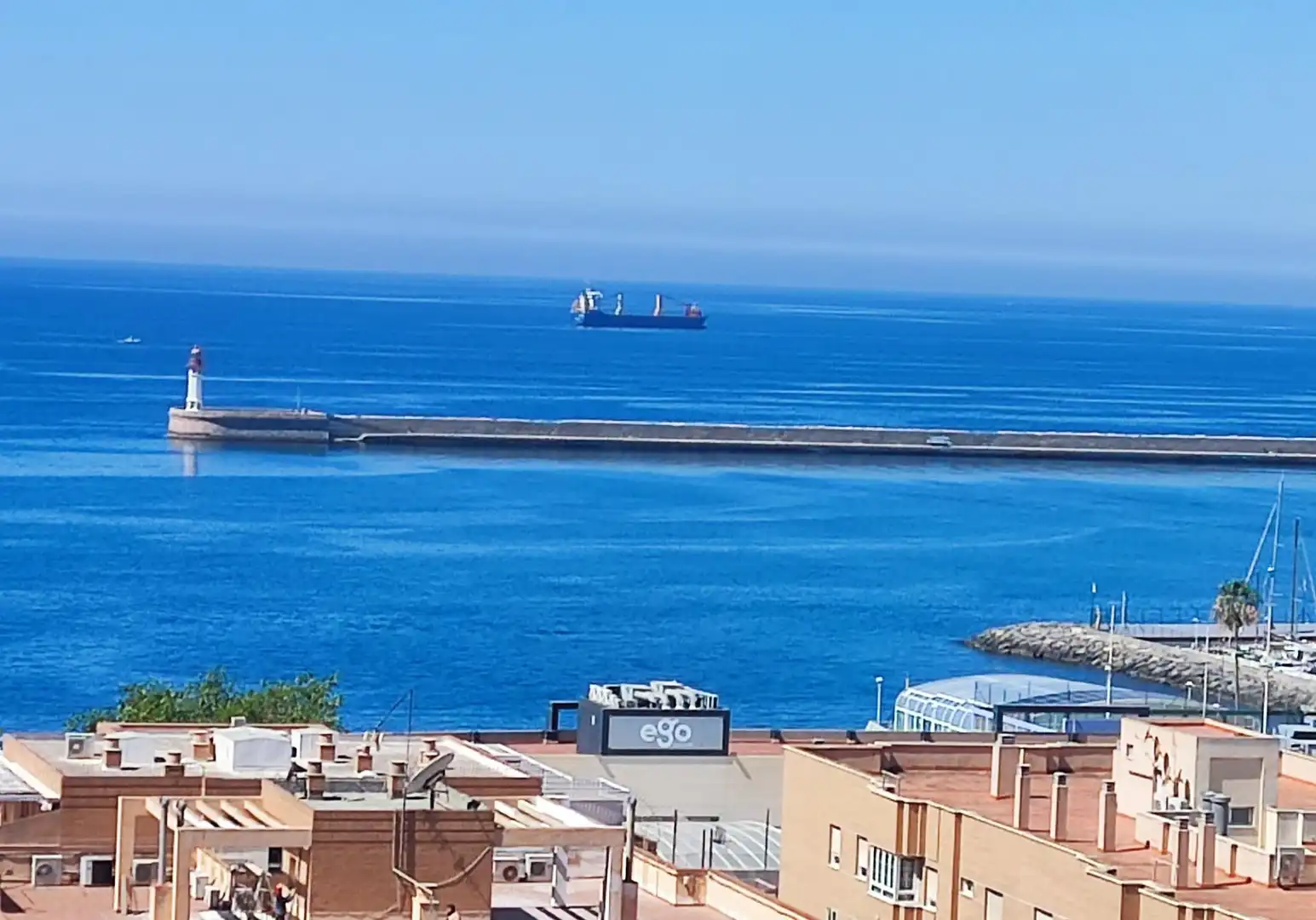 Vista exterior de Piso de alquiler en Almería con Aire acondicionado, Calefacción y Jardín privado