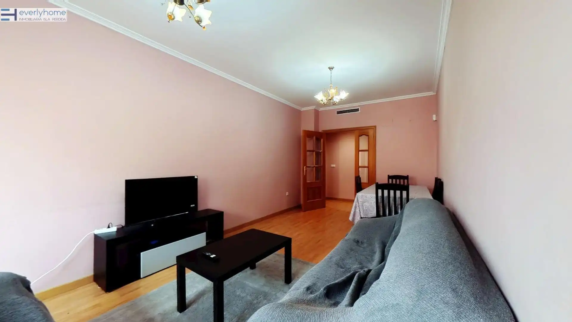 Sala de estar de Piso en venta en Castellón de la Plana / Castelló de la Plana con Parquet y Trastero