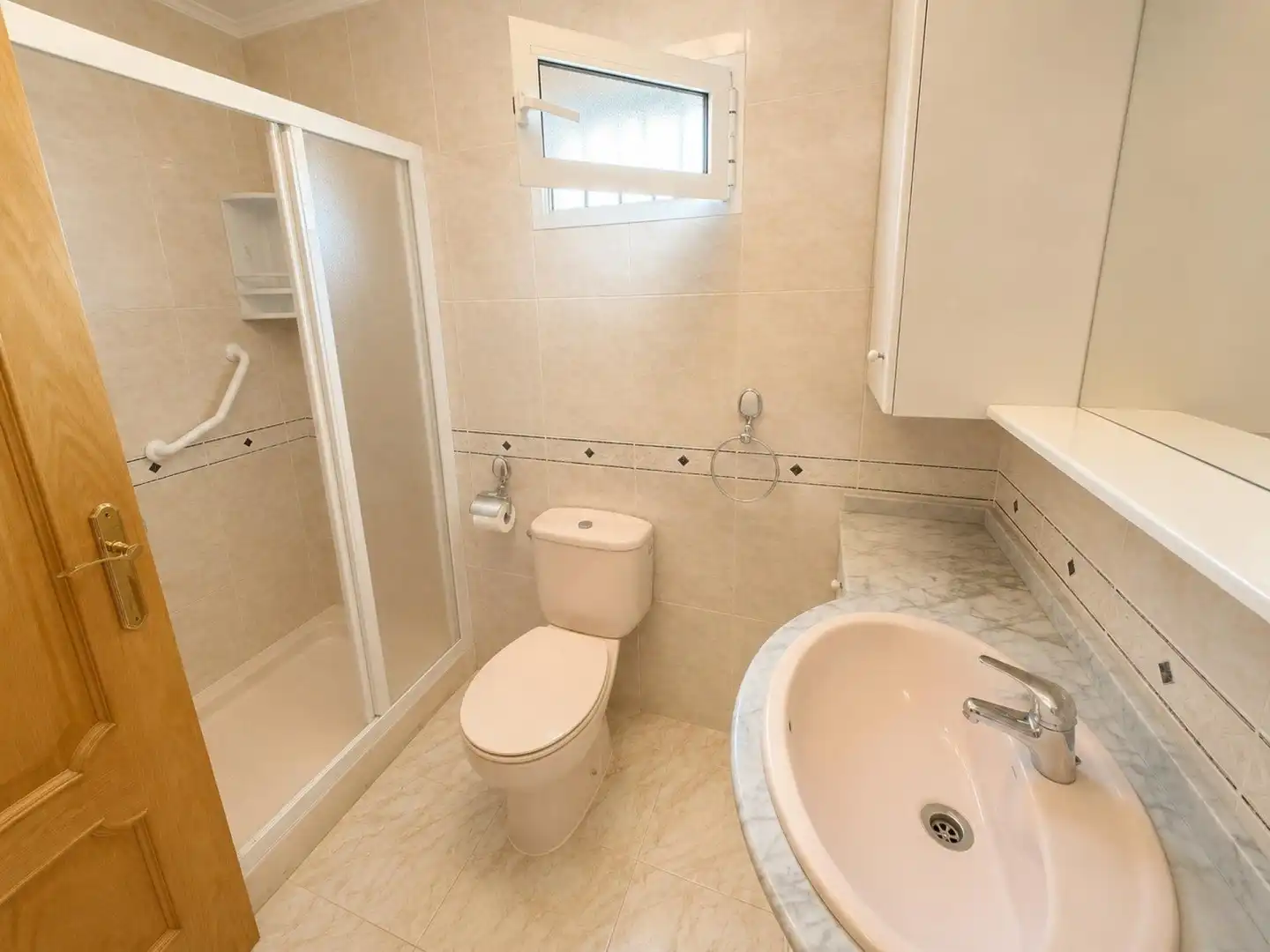 Badezimmer von Gebäude zum Verkauf in Toreno
