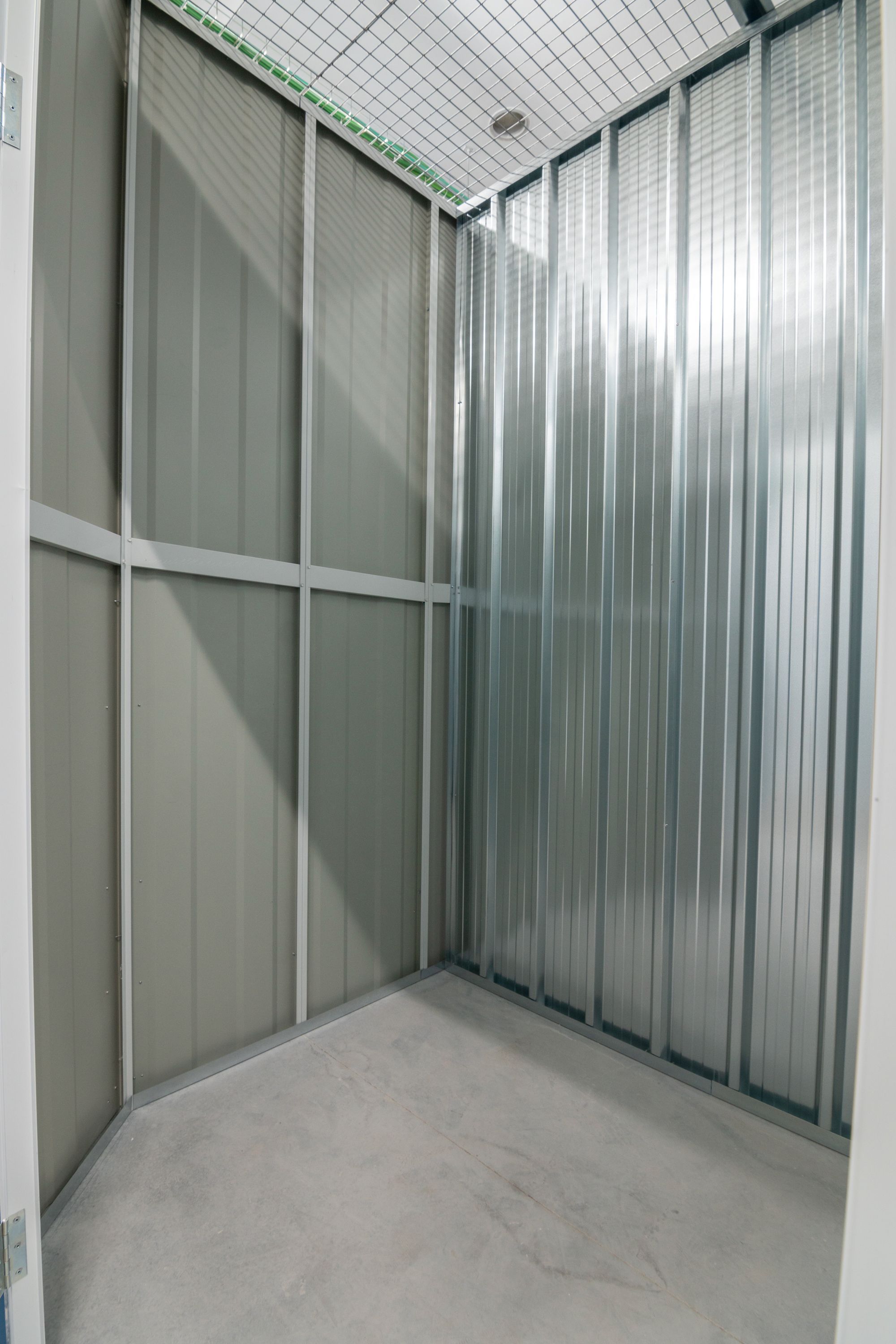 Exterior view of Box room for rent in  Barcelona Capital  with Alarm