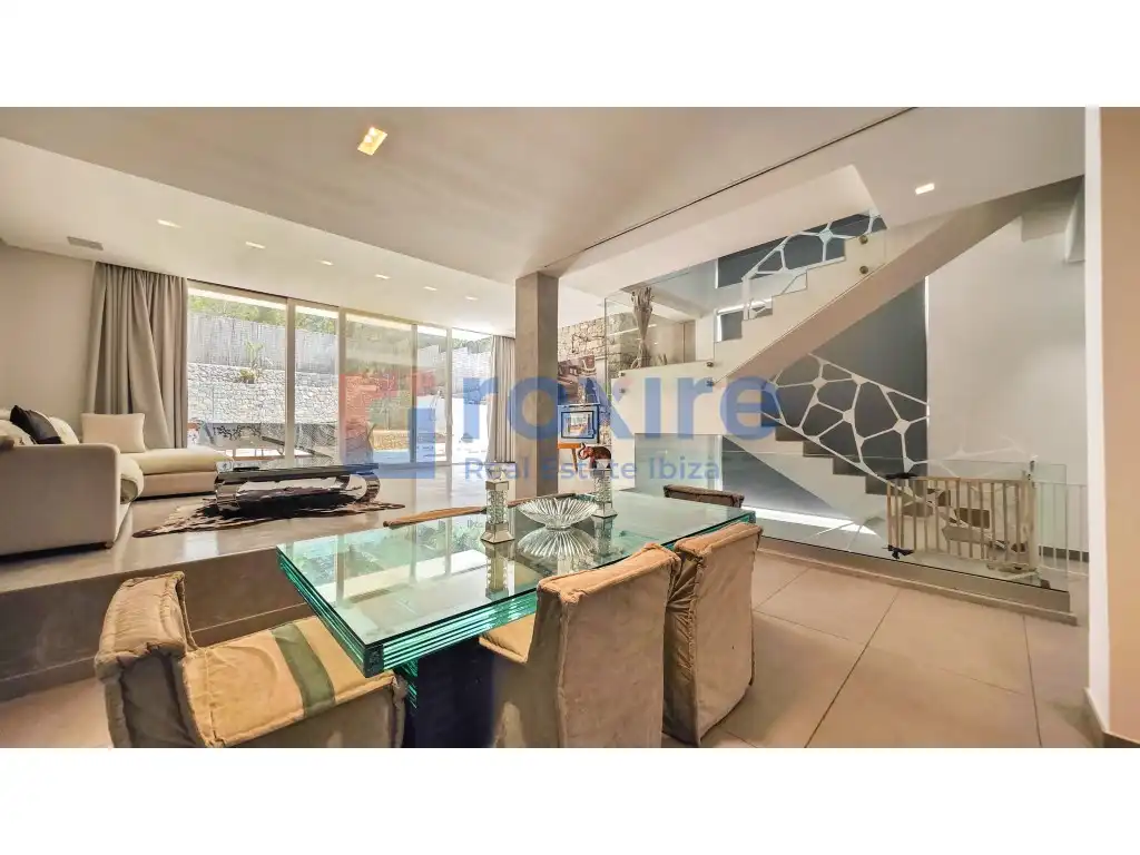 Vista exterior de Casa o xalet en venda en Santa Eulària des Riu amb Aire condicionat, Jardí privat i Terrassa