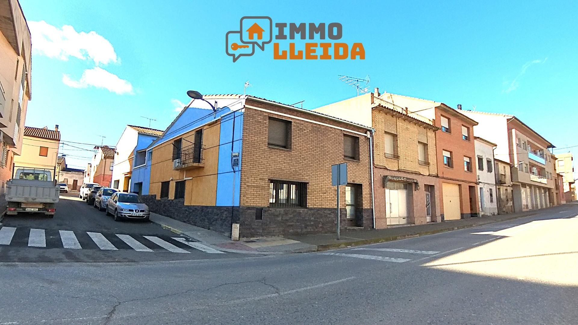 Vista exterior de Casa adosada en venda en Binéfar amb Calefacció, Terrassa i Traster