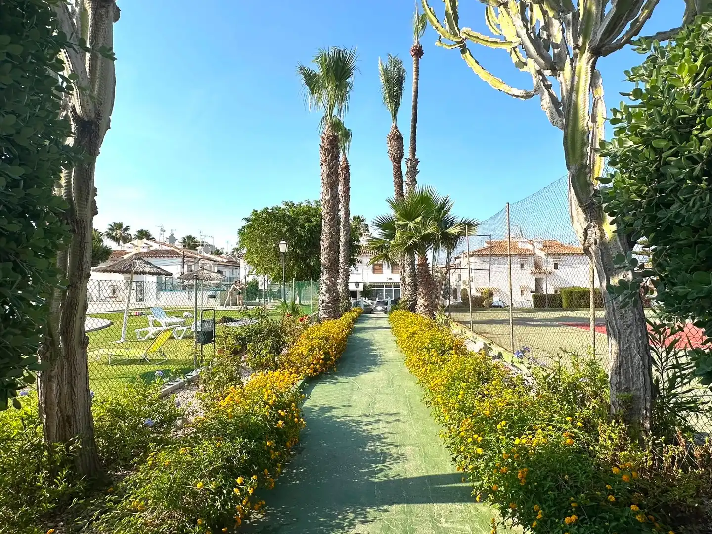 Außenansicht von Dachboden zum Verkauf in Torrevieja mit Klimaanlage und Terrasse